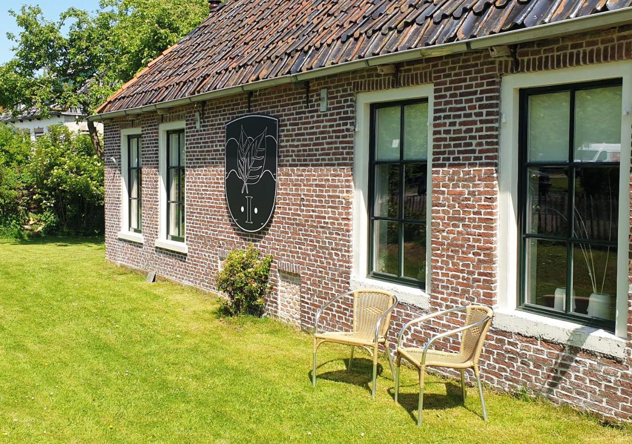 Fakansjehus Sfeervol Met Fijne Tuin Jirnsum エクステリア 写真